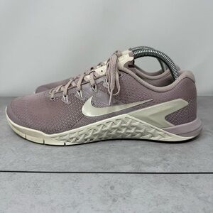 Nike Metcon 4 Women's Training Shoes - Purple and Cream Size 9.5